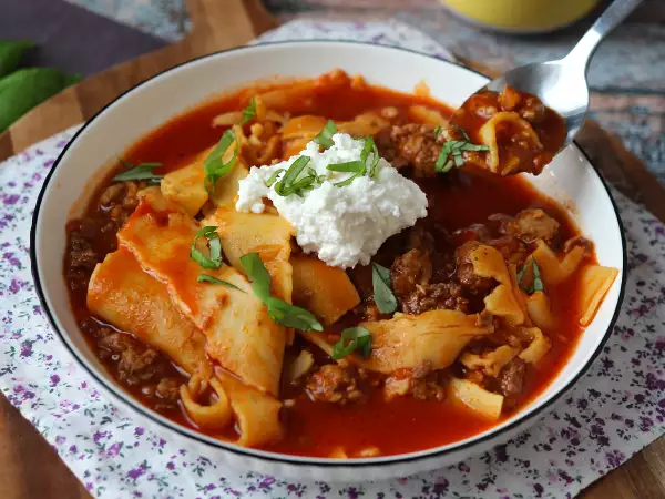 Przepis Zupa lasagne z mięsem, ricottą i parmezanem