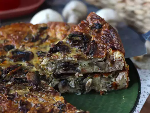 Przepis Quiche bez ciasta z pieczarkami, boczkiem i serkiem wiejskim