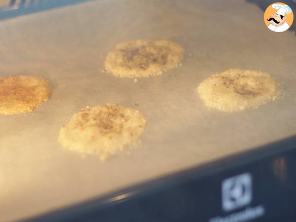 Chipsy parmezanowe z ziołami i przyprawami - Przygotowanie krok 3