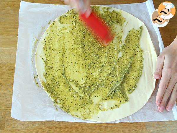 Wieniec z ciasta francuskiego z pesto na aperitif - Przygotowanie krok 1