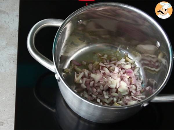 Zupa porowo-ziemniaczana w cieście francuskim - Przygotowanie krok 1