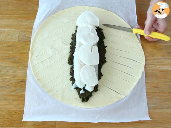 Ryba w cieście francuskim ze szpinakiem i serem mozzarella - Przygotowanie krok 2