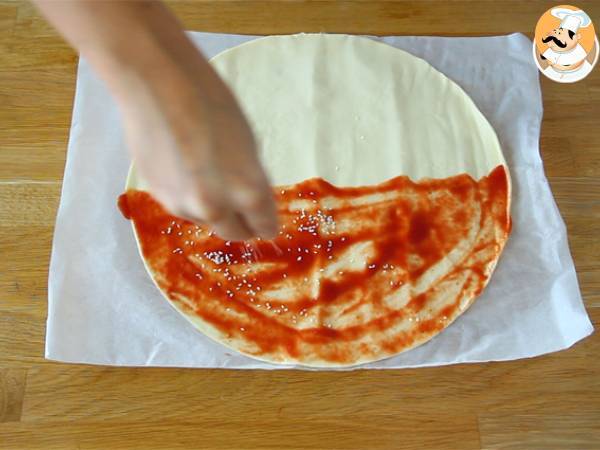 Sezamowe skręty z ciasta francuskiego - Przygotowanie krok 1