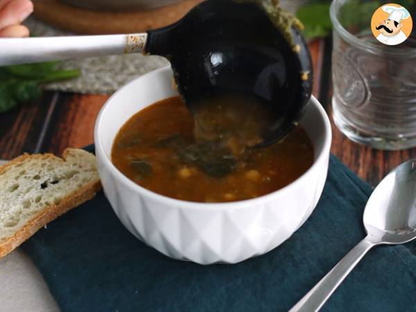 Zupa z ciecierzycy ze szpinakiem - Przygotowanie krok 7