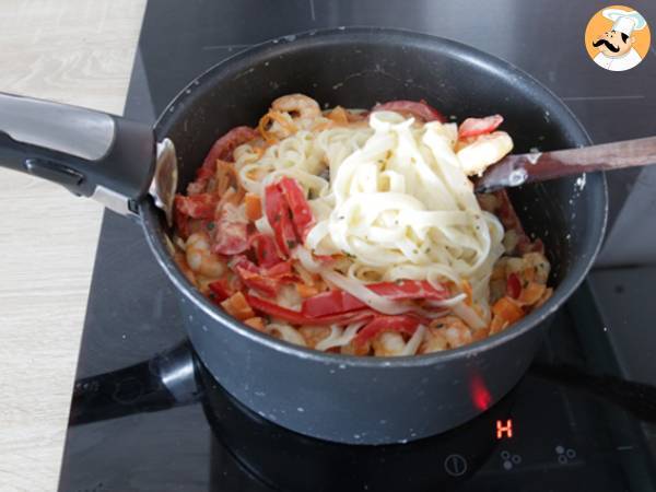 Makaron tajski (makaron kokosowy z krewetkami i warzywami) - Przygotowanie krok 3