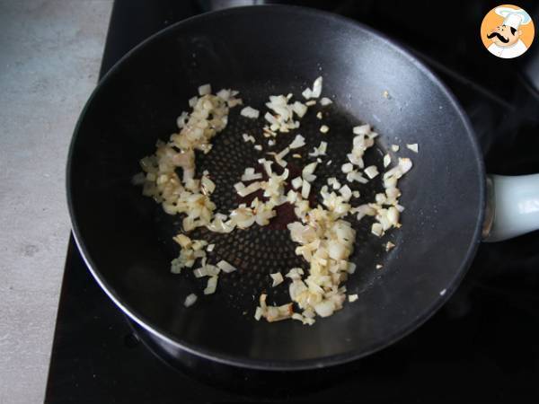 Tagliatelle z wędzonym łososiem i koperkiem - Przygotowanie krok 2