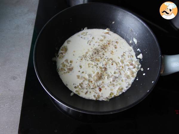 Tagliatelle z wędzonym łososiem i koperkiem - Przygotowanie krok 3