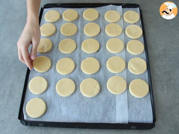 Alfajores - argentyńskie kruche ciasteczka z dżemem mlecznym i kokosem - Przygotowanie krok 5