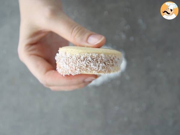 Alfajores - argentyńskie kruche ciasteczka z dżemem mlecznym i kokosem - Przygotowanie krok 7