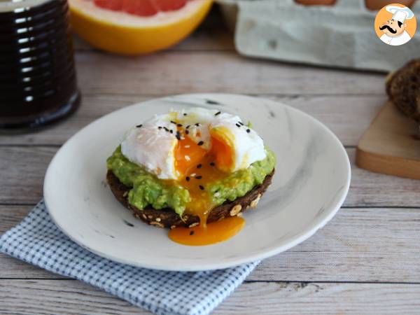 Tost z awokado i jajkiem w koszulce - Avocado toast - Przygotowanie krok 4
