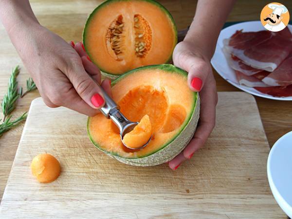 Szaszłyki z melonem, szynką i rozmarynem na aperitif - Przygotowanie krok 1