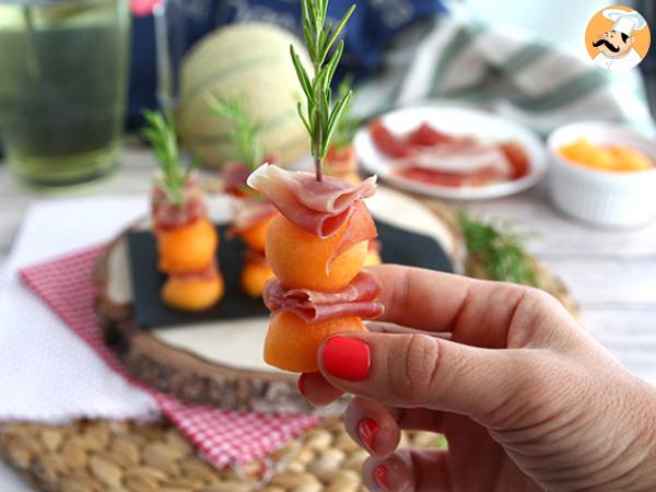 Szaszłyki z melonem, szynką i rozmarynem na aperitif - Przygotowanie krok 4