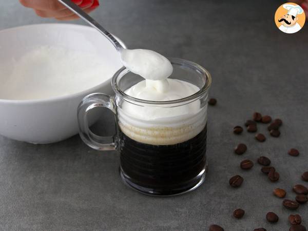 Kawa irlandzka (kawa z whisky i bitą śmietaną) - Przygotowanie krok 3
