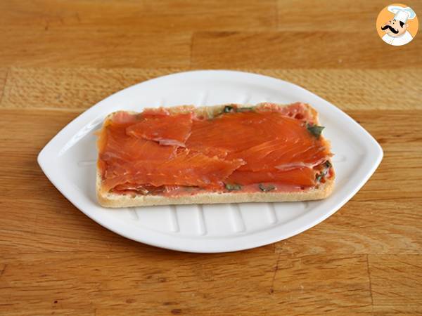Panini z łososiem, mozzarellą i koperkiem - Przygotowanie krok 2