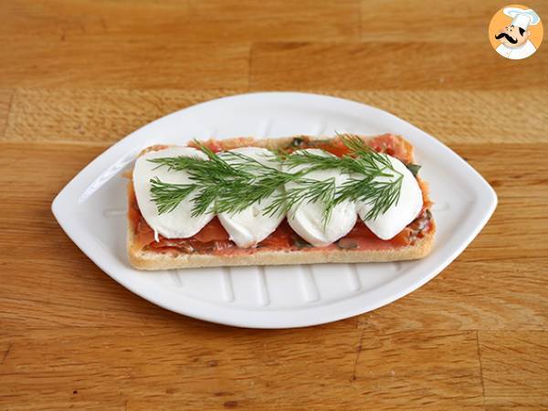 Panini z łososiem, mozzarellą i koperkiem - Przygotowanie krok 3