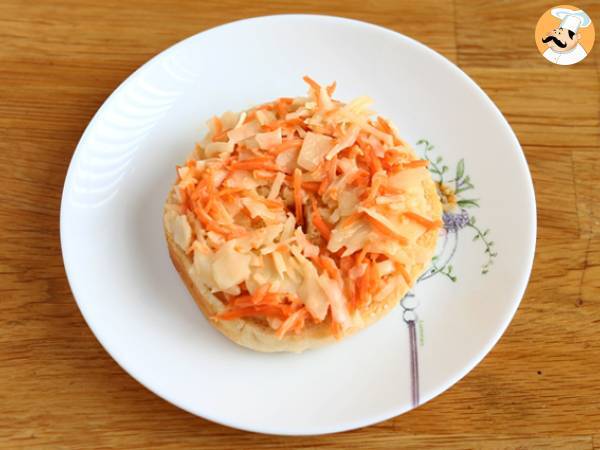 Kanapka z bajglem z indyka, surówka coleslaw, jajko na twardo - Przygotowanie krok 1
