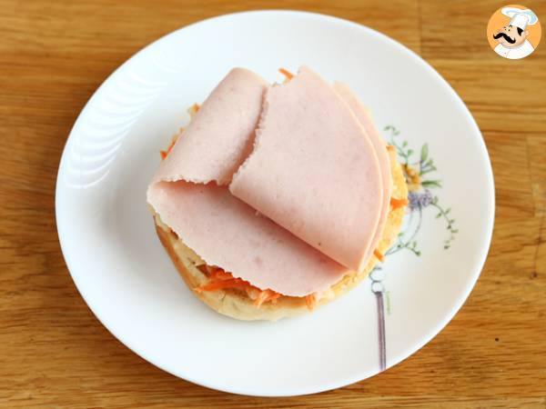 Kanapka z bajglem z indyka, surówka coleslaw, jajko na twardo - Przygotowanie krok 2