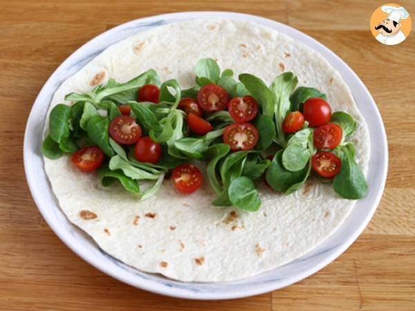 Kanapka wrap z chorizo, awokado i pomidorami - Przygotowanie krok 1