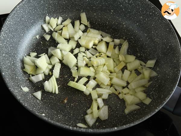 Risotto z coquillettes, groszkiem, cukinią, czosnkiem i serem ziołowym - Przygotowanie krok 2