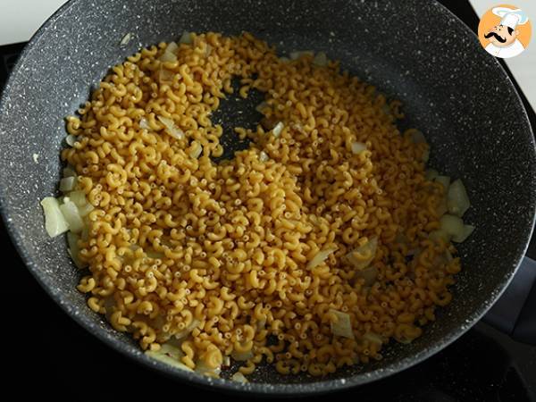 Risotto z coquillettes, groszkiem, cukinią, czosnkiem i serem ziołowym - Przygotowanie krok 3
