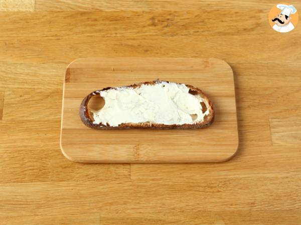 Kanapki z serem śmietankowym, pesto i pomidorkami koktajlowymi - Przygotowanie krok 1