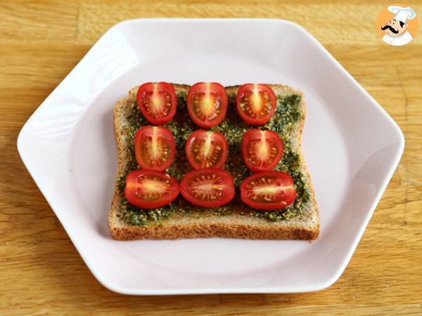 Bruschetta z pesto, pomidorkami koktajlowymi i serem mozzarella - Przygotowanie krok 2