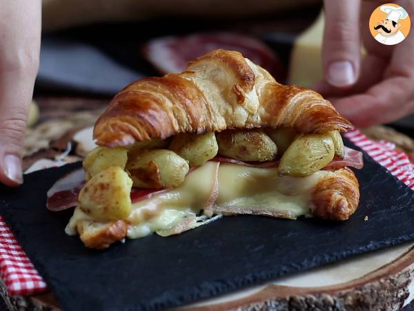 Kanapka z rogalikiem Raclette na udany brunch! - Przygotowanie krok 5