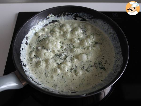 Pierożki nadziewane pieczarkami i szpinakiem - Przygotowanie krok 2