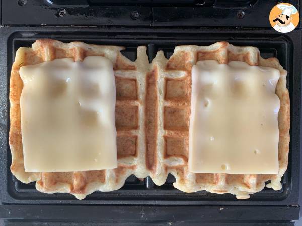 Kanapka z waflami ziemniaczanymi z raclette - najlepsze danie komfortowe - Przygotowanie krok 6