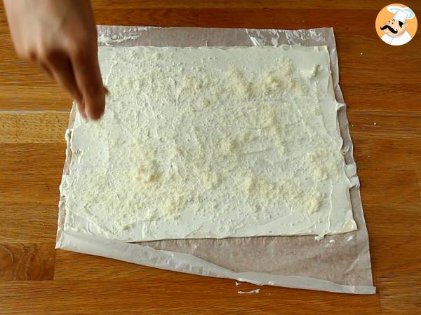 Skręty z ciasta francuskiego z serem i pietruszką: obowiązkowy przepis na aperitif - Przygotowanie krok 1