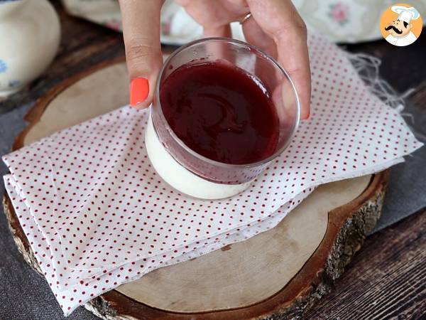 Panna cotta z sosem jagodowym - Przygotowanie krok 6