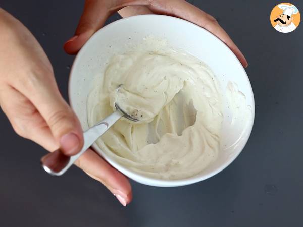 Kruche ciasto z łososiem i serkiem śmietankowym, idealne na przekąskę na aperitif - Przygotowanie krok 1