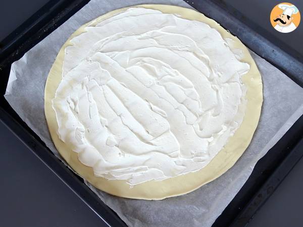 Kruche ciasto z łososiem i serkiem śmietankowym, idealne na przekąskę na aperitif - Przygotowanie krok 2