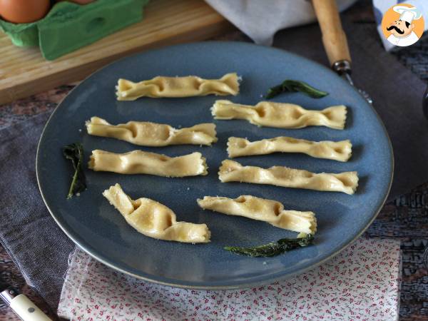 Caramelle, ravioli w kształcie cukierków z nadzieniem z dyni i ricotty - Przygotowanie krok 13