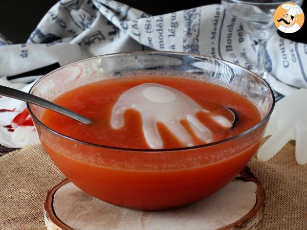 Halloweenowy koktajl z ręką w kształcie kostki lodu - łatwy przepis! - Przygotowanie krok 5