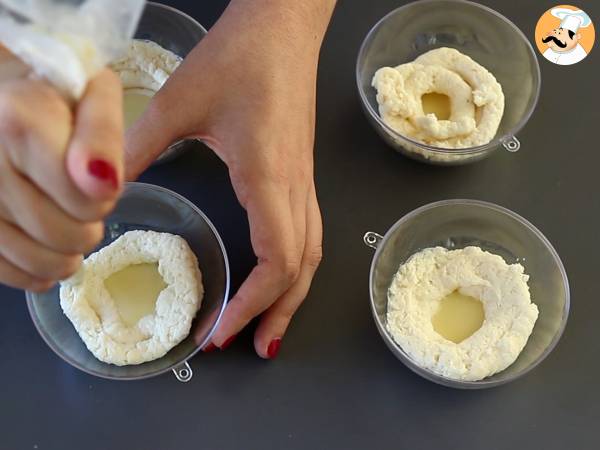 Kokosowe verrines bez pieczenia w stylu Raffaello - bajkowy deser w śnieżnej kuli - Przygotowanie krok 5