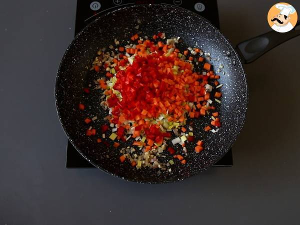 Nasi goreng, indonezyjskie danie z ryżu - Przygotowanie krok 4