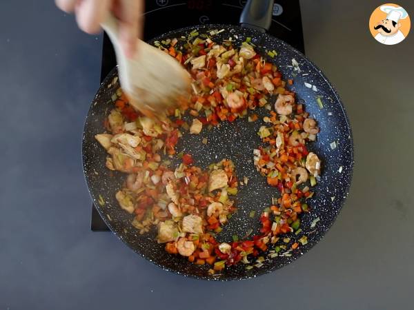 Nasi goreng, indonezyjskie danie z ryżu - Przygotowanie krok 6