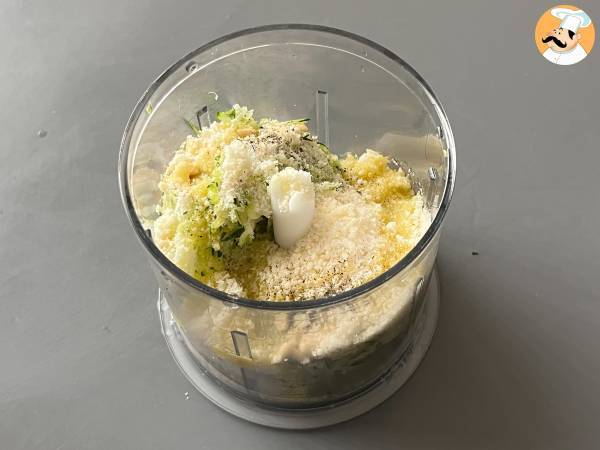 Pesto z cukinii - szybki i smaczny przepis bez gotowania - Przygotowanie krok 3