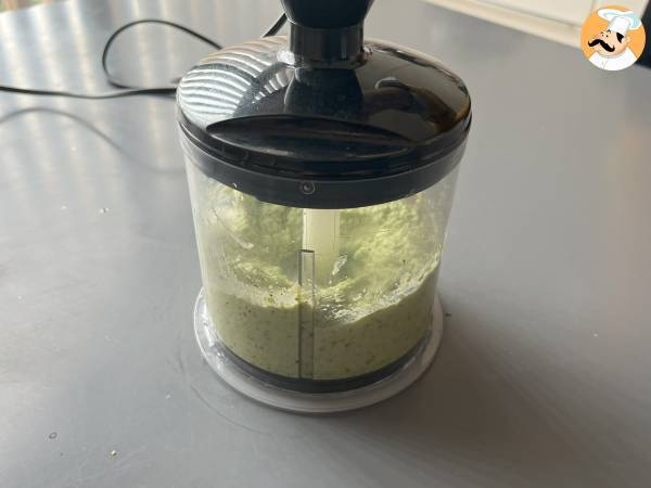 Pesto z cukinii - szybki i smaczny przepis bez gotowania - Przygotowanie krok 4
