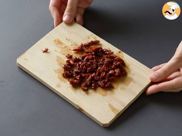 Makaron na zimno z pesto z cukinii, mozzarellą bawolej i suszonymi pomidorami - Przygotowanie krok 3