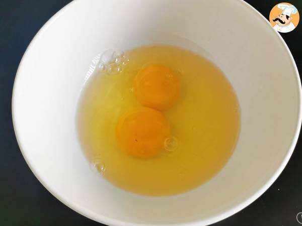 Omlet serowy, ekspresowy przepis gotowy w 5 minut! - Przygotowanie krok 1
