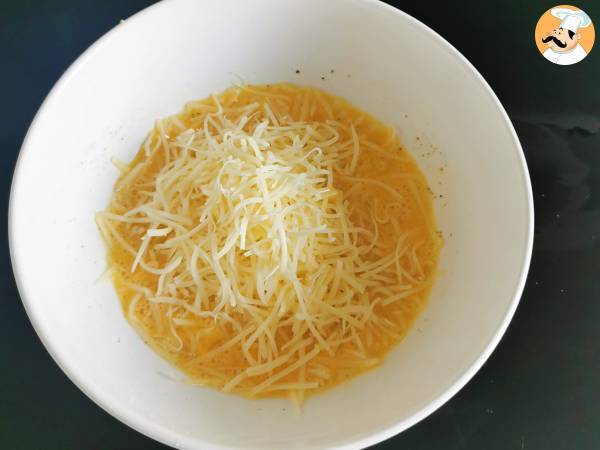 Omlet serowy, ekspresowy przepis gotowy w 5 minut! - Przygotowanie krok 3