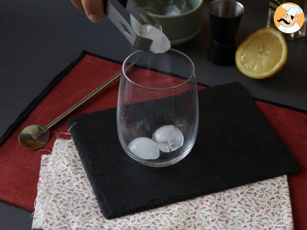 Spritz St-Germain z likierem z kwiatu czarnego bzu - orzeźwiający koktajl na lato - Przygotowanie krok 1