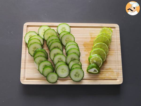 Woda aromatyzowana ogórkiem, limonką, miętą i imbirem - Przygotowanie krok 1