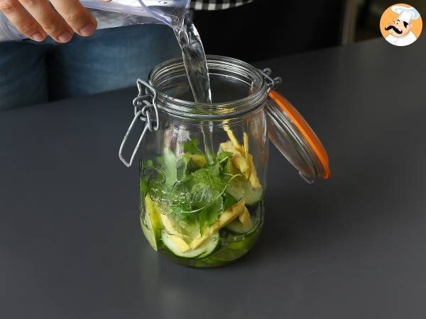 Woda aromatyzowana ogórkiem, limonką, miętą i imbirem - Przygotowanie krok 3