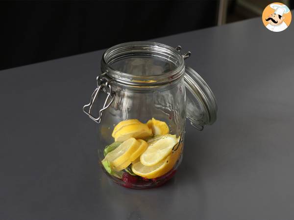 Woda o smaku cytryny, bazylii i malin - Przygotowanie krok 3