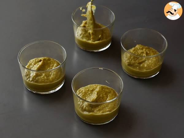 Wegetariańskie verrines: krem z groszku, kruszonka z parmezanu i krem mascarpone - Przygotowanie krok 7