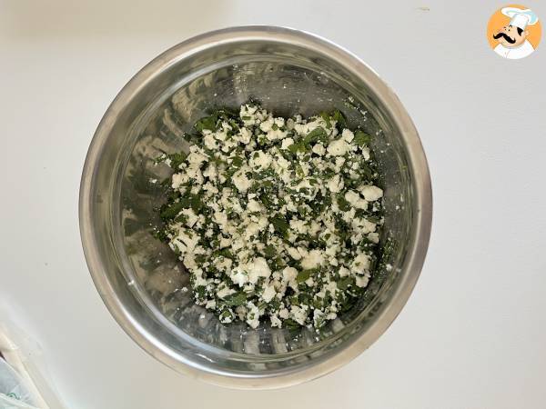 Börek z serem feta i natką pietruszki - Przygotowanie krok 1
