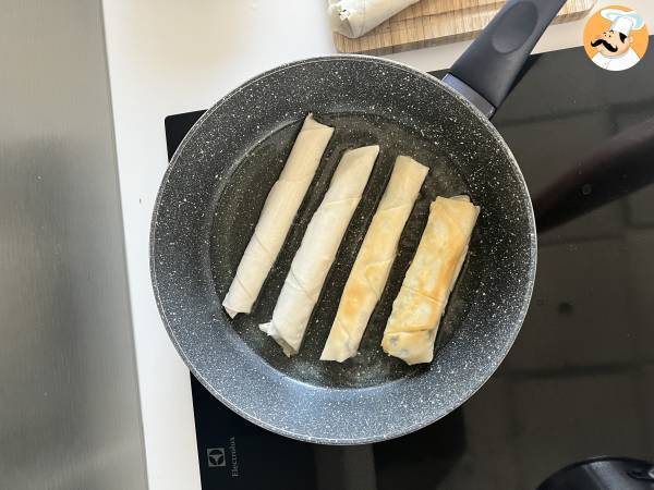 Börek z serem feta i natką pietruszki - Przygotowanie krok 3